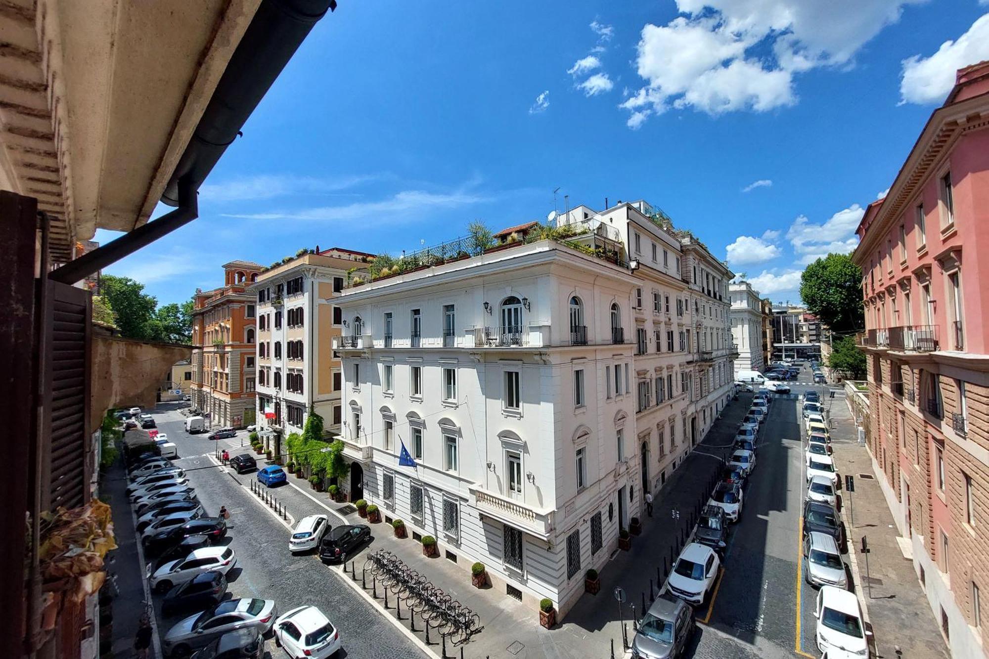 Classic Next To Popolo Square Appartement